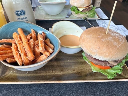 HANS IM GLÜCK German Burgergrill | VIVOCITY