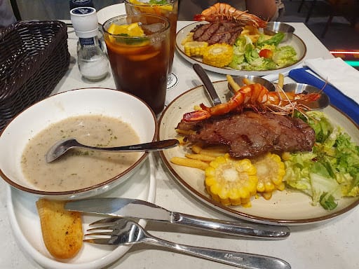 COLLIN'S® Shaw Plaza