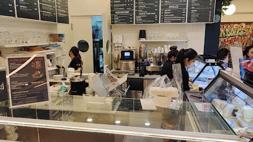 Gigi Gourmet Deli (MBS)