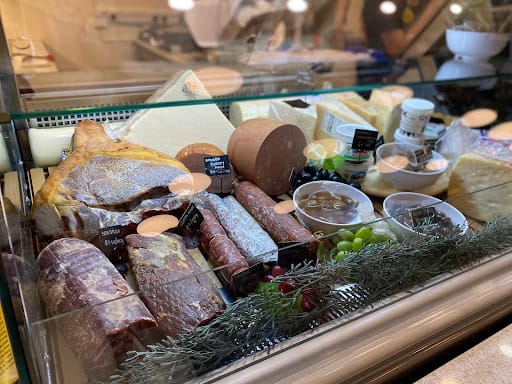 Gigi Gourmet Deli (MBS)