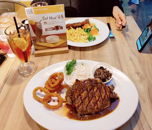 Buddy Hoagies Steak & Grill Restaurant (Rendezvous Hotel Singapore )