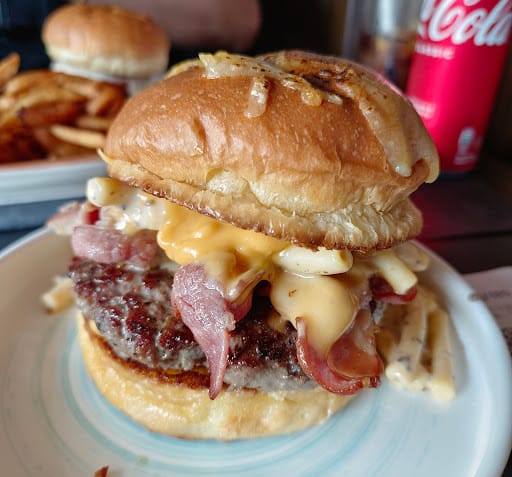 25 Degrees Burger  Wine & Liquor Bar