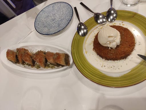 Arkadas Cafe & Restaurant