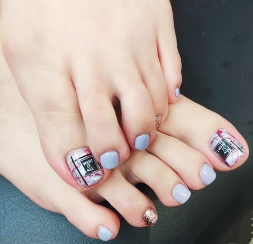 Mirror Mirror Hair & Nail Lounge