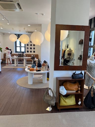 The Née Vintage Store