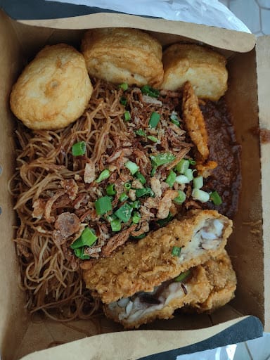 Tip Top Curry Puff @ Compass One