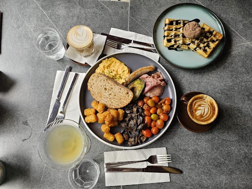 Bee's Knees at The Garage