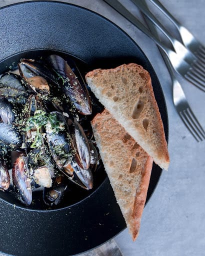 Jimmy Monkey Cafe & Bar