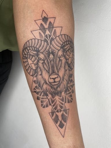 Black.Dot Tattoos Studio