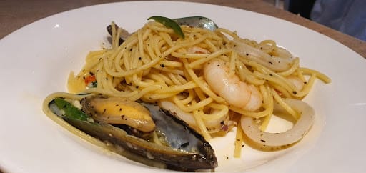 Eighteen Chefs AMK Hub