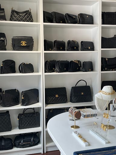 The Née Vintage Store