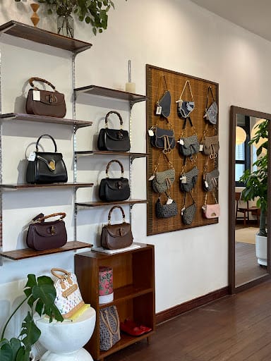 The Née Vintage Store