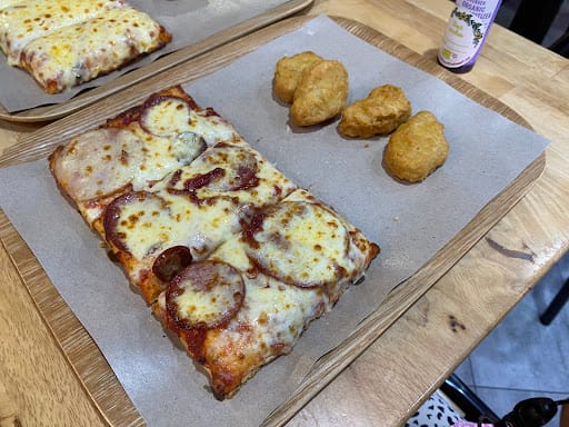 GOURMET PIZZA TO GO!