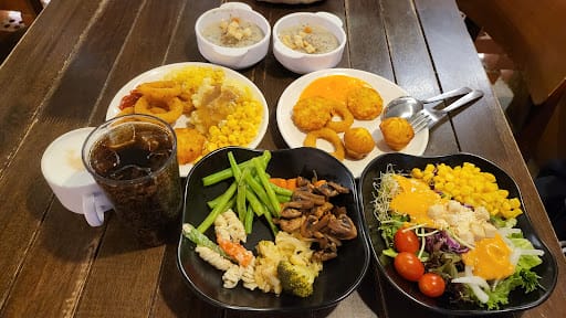 ASTONS Steak & Salad @ The CentrePoint