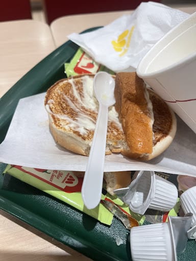 MOS Burger - Junction 8