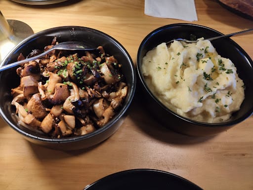 Dan's Steaks - Bar & Grill (Star Vista)