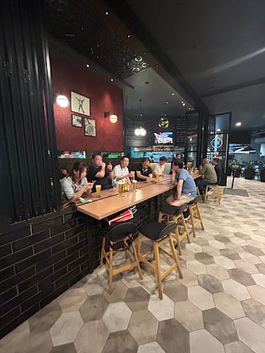 25 Degrees Burger  Wine & Liquor Bar