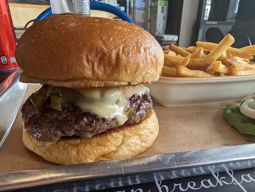 25 Degrees Burger  Wine & Liquor Bar