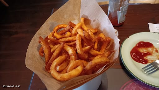 25 Degrees Burger  Wine & Liquor Bar