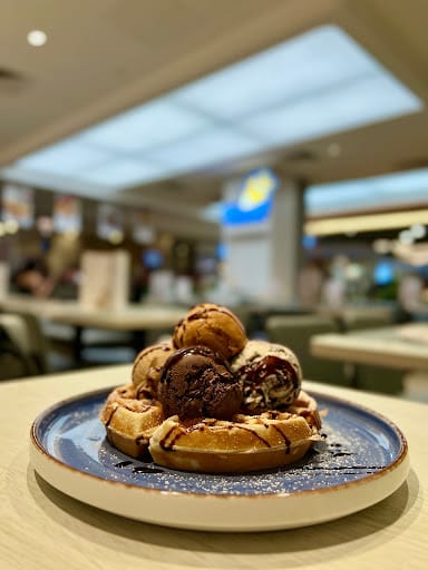 Big Fish Small Fish Cafe (Suntec City)