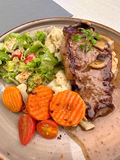 Big Fish Small Fish Cafe (Suntec City)