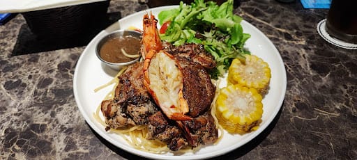 COLLIN'S (Westgate)