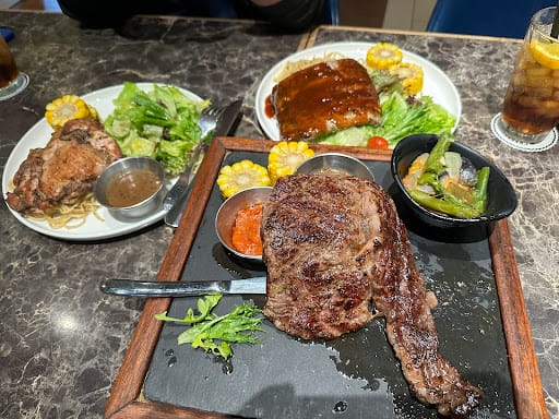 COLLIN'S (Westgate)