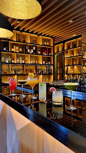 Atrium Bar 317