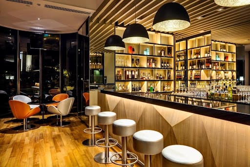 Atrium Bar 317