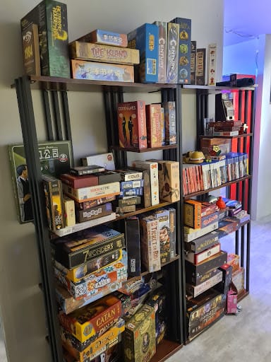 ME Cafe & Games
